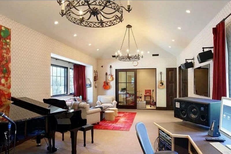 Where Does The Rock Live?
