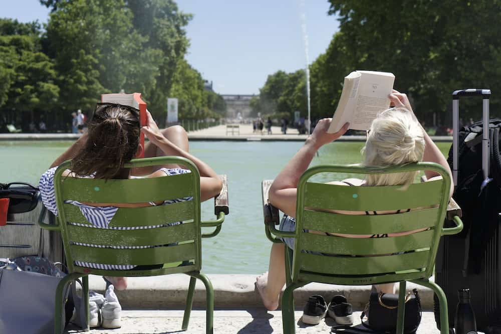 6 Best Comfortable Reading Chairs for Small Spaces